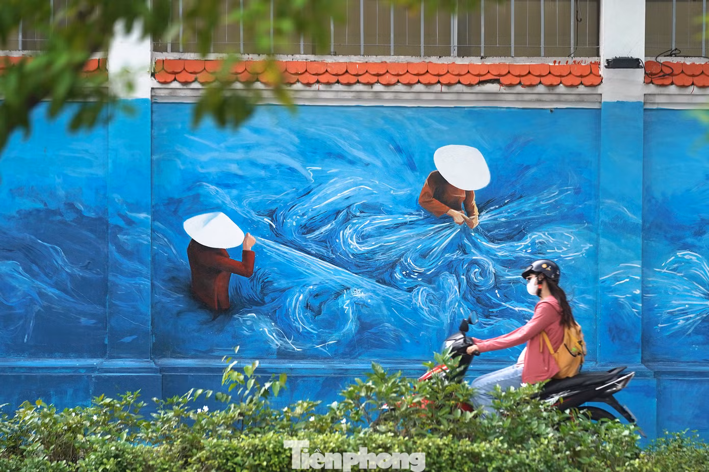 Cảnh đan lưới trên bích họa.