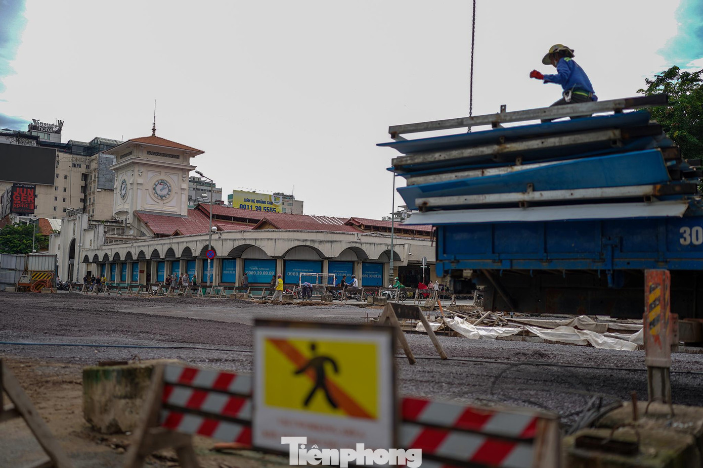 Hiện Sở Quy hoạch Kiến trúc đề xuất thiết kế cảnh quan đường Lê Lợi (đoạn từ Nguyễn Huệ đến chợ Bến Thành) theo 3 giai đoạn sau khi chủ đầu tư tuyến metro số 1 (Bến Thành - Suối Tiên) hoàn trả mặt bằng. Phương án thiết kế đang được hoàn thiện, tham mưu UBND TPHCM.