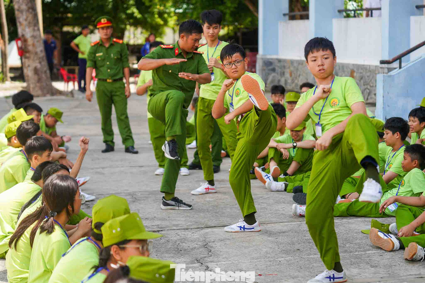 Huấn luyện các thế võ cơ bản để tự vệ và trấn áp tội phạm