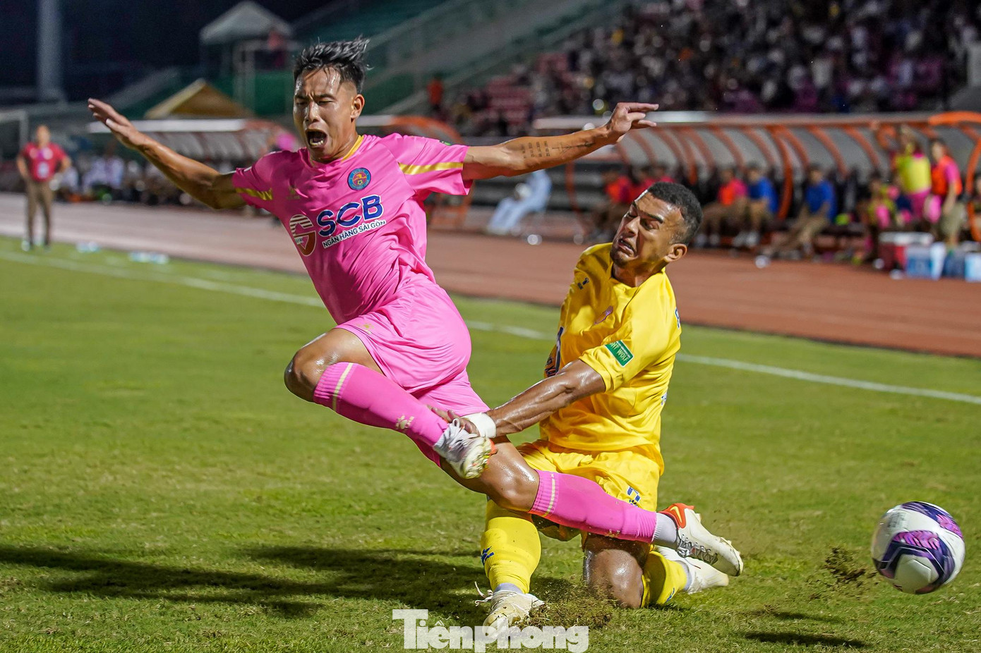 Chia điểm với tỷ số hoà 2-2, Sài Gòn FC vẫn đứng ở đáy bảng xếp hạng với 4 điểm, trong khi đó 1 điểm là điều khiến HLV Nguyễn Văn Sỹ cảm thấy hài lòng, đặc biệt là họ đã thi đấu trong cảnh mất người từ phút 28.