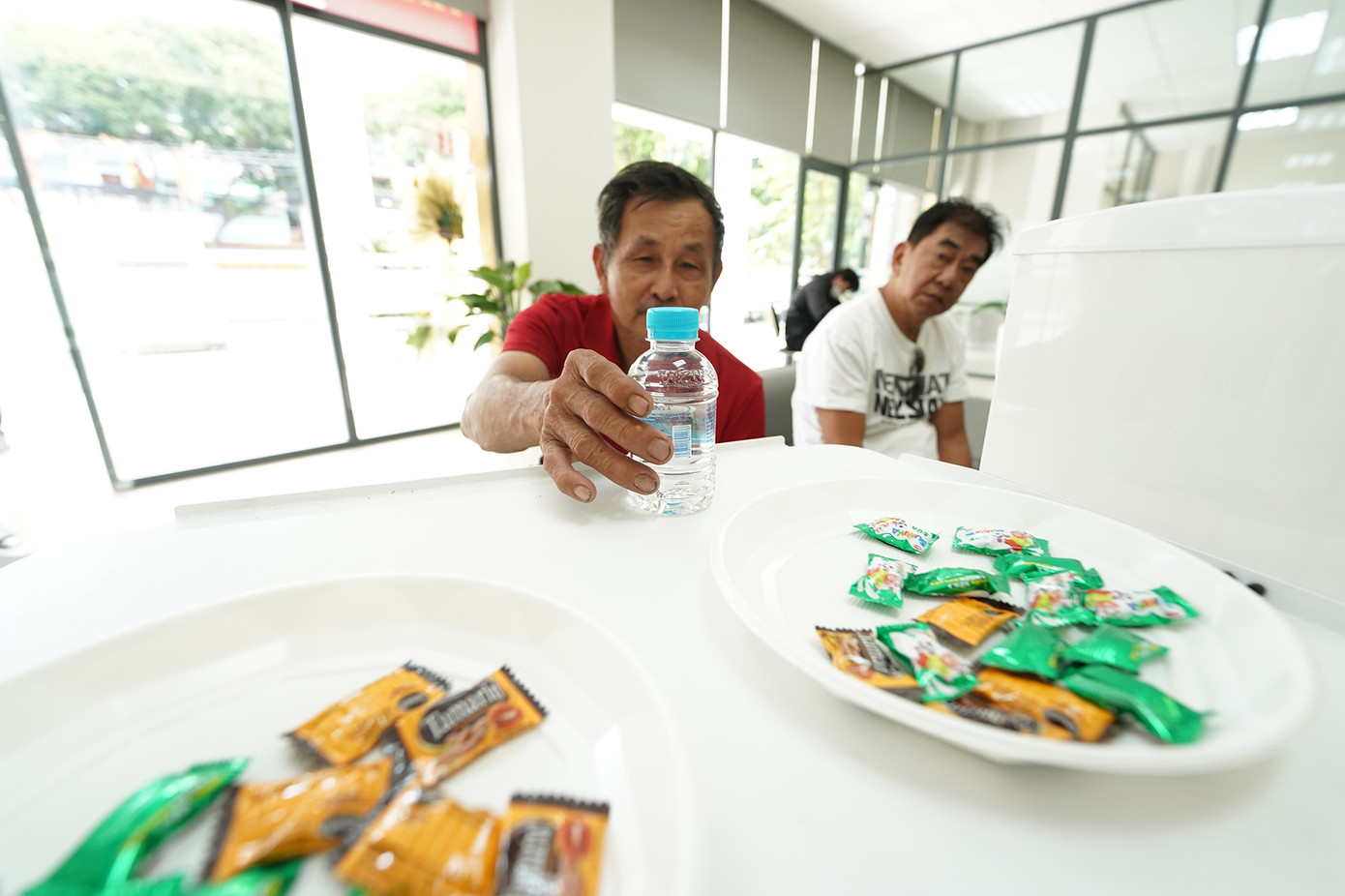 Đây là lần đầu tiên TPHCM áp dụng công nghệ robot vào lĩnh vực hành chính công ở cấp cơ sở. Sự thay đổi này không chỉ nâng tầm dịch vụ công, mà còn tạo cảm giác gần gũi, văn minh, góp phần làm nên hình ảnh chính quyền thân thiện, hiện đại.