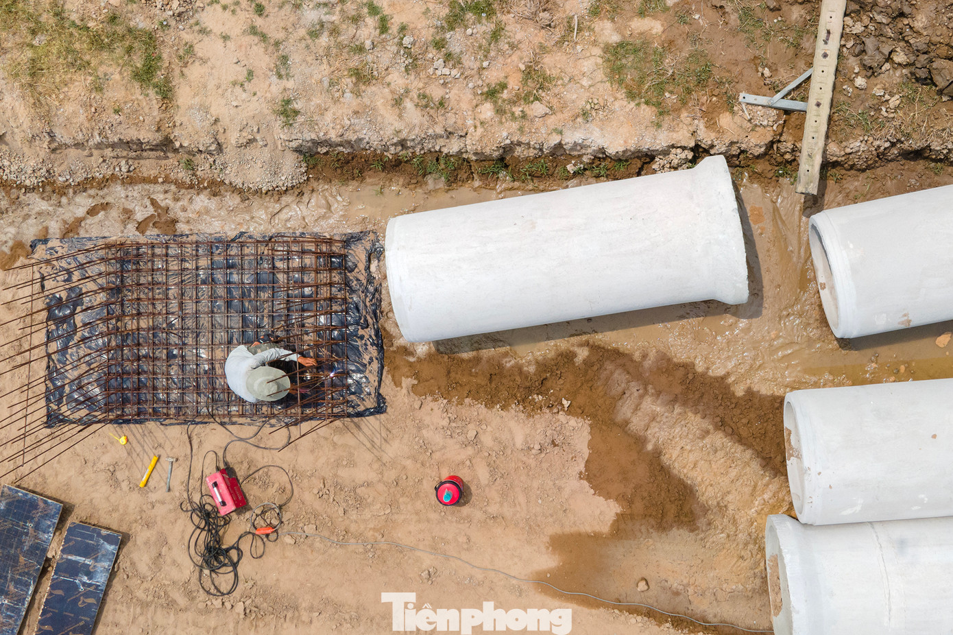 Việc xây dựng cầu nhằm giảm bớt áp lực giao thông trên tuyến quốc lộ 1, tuyến tránh quốc lộ 1, trục đường Hùng Vương, giảm thiểu tai nạn giao thông. Việc xây dựng cầu nhằm giảm bớt áp lực giao thông trên tuyến quốc lộ 1, tuyến tránh quốc lộ 1, trục đường Hùng Vương, giảm thiểu tai nạn giao thông.