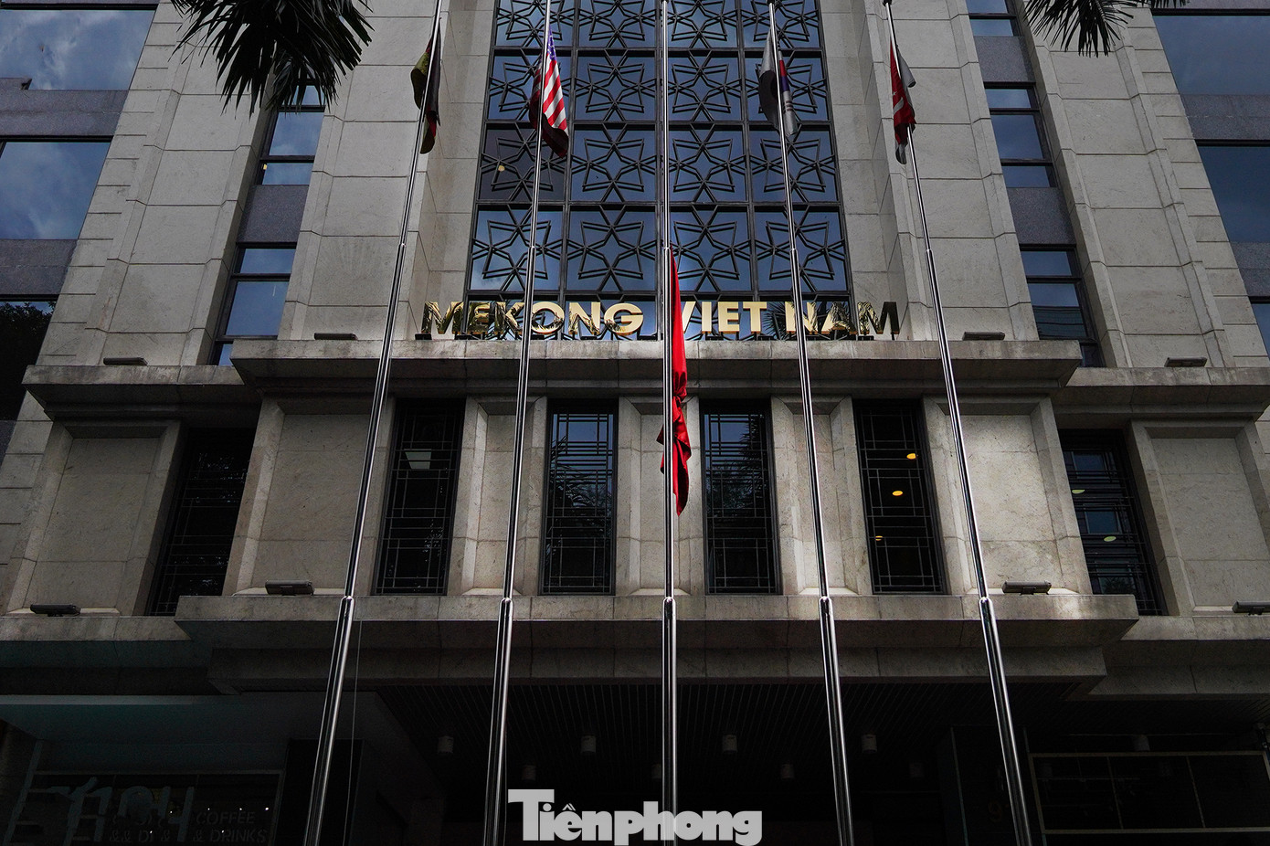 Đài Truyền hình Việt Nam và Đài Tiếng nói Việt Nam sẽ tường thuật trực tiếp Lễ viếng, Lễ truy điệu và Lễ an táng Tổng Bí thư Nguyễn Phú Trọng tại Hà Nội, TPHCM. Trong 2 ngày Quốc tang, công sở, nơi công cộng treo cờ rủ và ngừng các hoạt động vui chơi, giải trí.