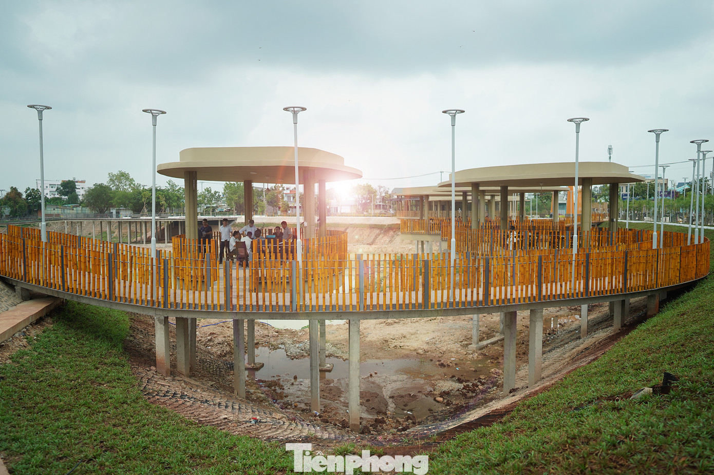 Theo UBND huyện Hóc Môn, công trình không chỉ phục vụ nhu cầu vui chơi, giải trí, thể dục thể thao cho người dân, phát triển kinh tế xã hội mà qua đó còn khai thác quỹ đất hiệu quả, góp phần bảo vệ môi trường, tạo điều kiện huy động các nguồn lực xã hội để xây dựng cơ sở hạ tầng kỹ thuật và xã hội trên địa bàn.