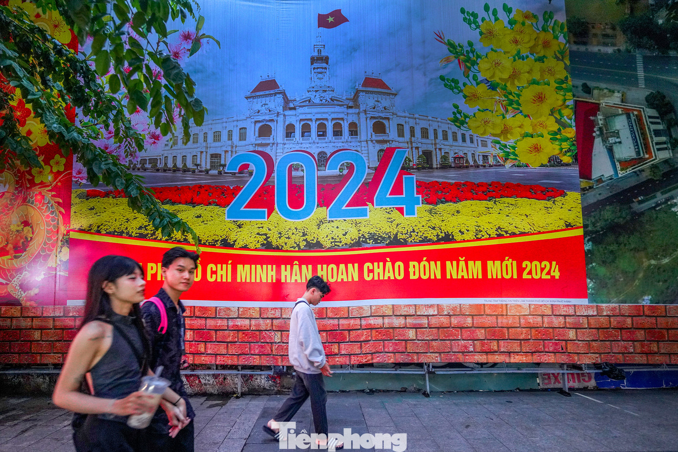 UBND TPHCM vừa ban hành Quyết định số 79/2024 về sửa đổi, bổ sung Quyết định số 02/2020 của UBND TP.HCM quy định về bảng giá đất trên địa bàn thành phố (Quyết định 79/2024). Theo đánh giá của Sở Tài nguyên và Môi trường, nếu bảng giá đất theo quyết định 02/2020 bằng khoảng 30% giá thị trường tại TPHCM thì bảng giá đất mới được điều chỉnh sẽ bằng khoảng 50% giá thị trường.