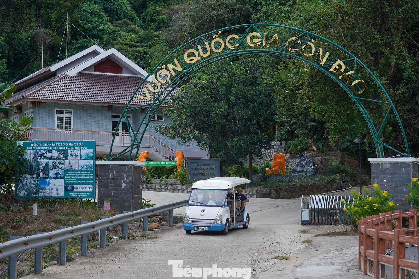 Ở cự ly 42km, các vđv sẽ chạy từ trung tâm xuyên qua vườn quốc gia Côn Đảo, đoạn này hứa hẹn sẽ là thử thách vì có độ dốc lớn. Ở cự ly 42km, các vđv sẽ chạy từ trung tâm xuyên qua vườn quốc gia Côn Đảo, đoạn này hứa hẹn sẽ là thử thách vì có độ dốc lớn.