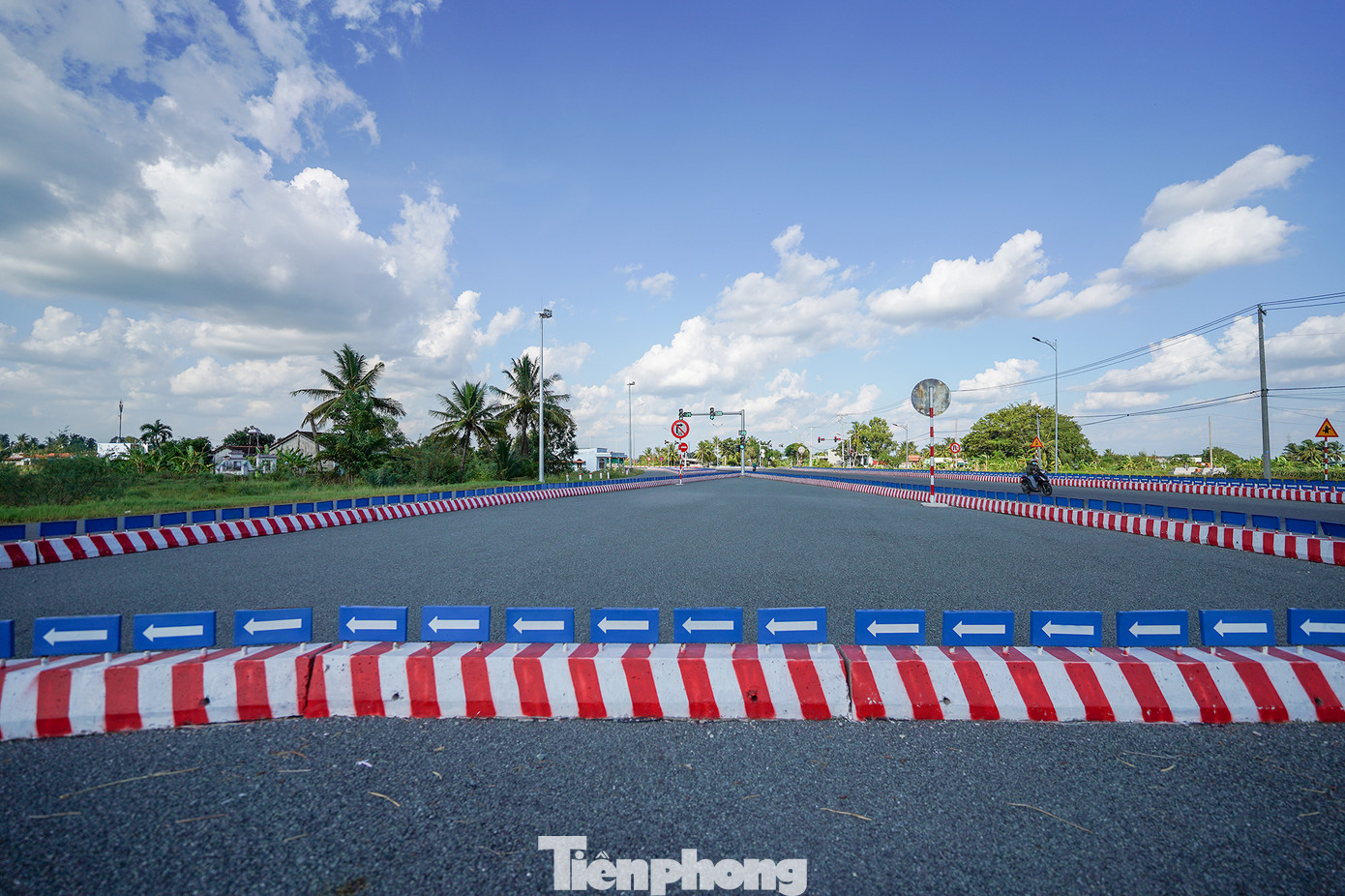 Tuy nhiên, do gặp khó khăn trong công tác giải phóng mặt bằng và ảnh hưởng của dịch COVID -19 nên dự án bị kéo dài thời gian thực hiện. Đến nhiệm kỳ 2020-2025, Long An tiếp tục xác định đây là một trong những dự án quan trọng của tỉnh để tập trung đầu tư.