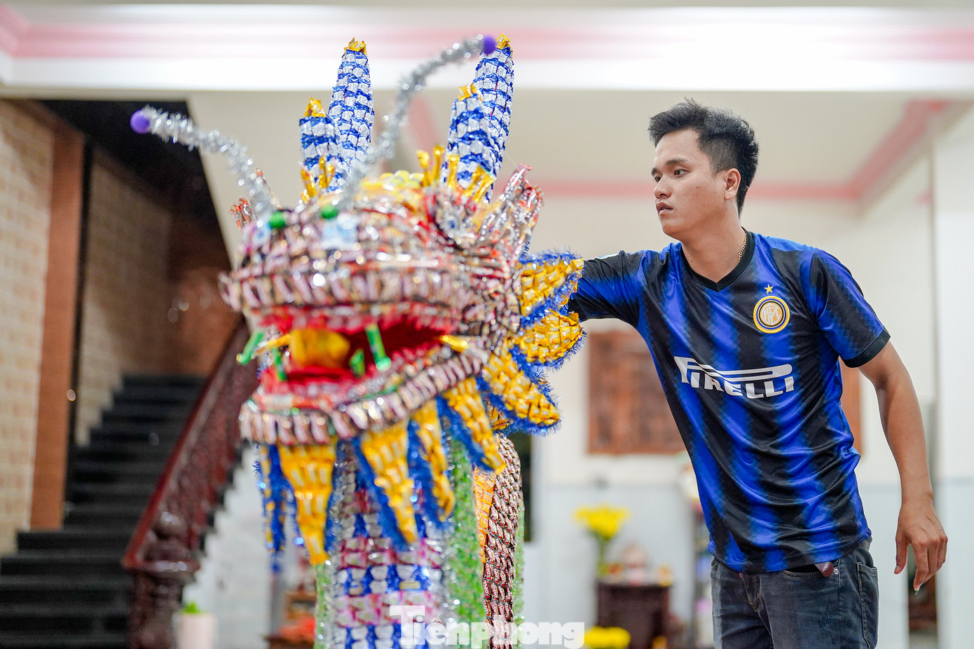 &quot;Cái này không làm dối, làm ẩu được vì khi mình không tập trung, các viên kẹo sẽ bị lệch, những chi tiết sau sẽ lệch theo&quot;, một thành viên chia sẻ.