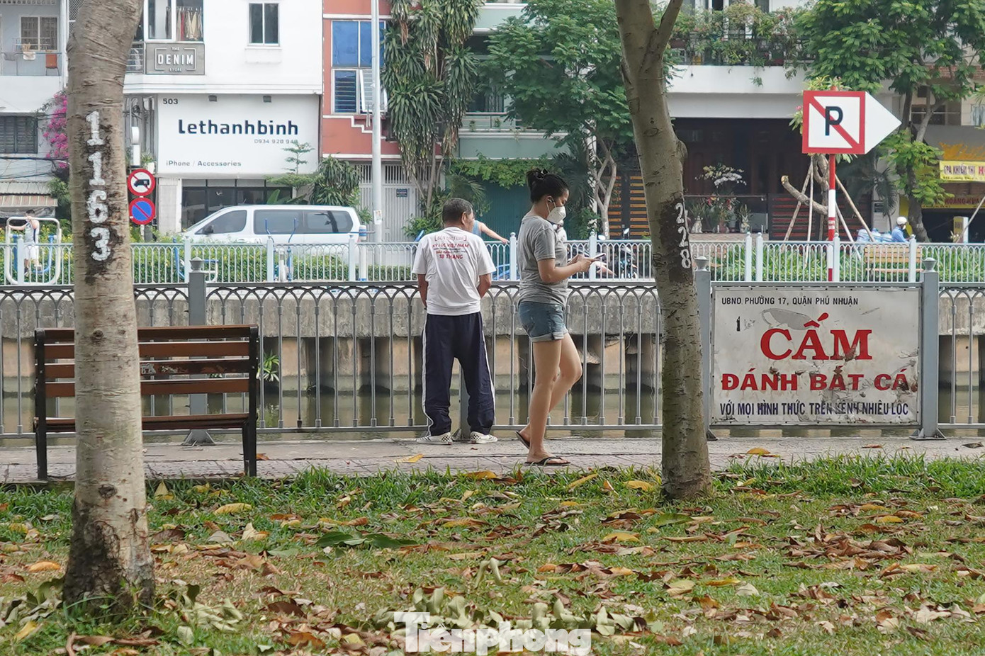 Tuy nhiên, hằng ngày vẫn dễ dàng bắt gặp nhiều người thiếu ý thức vô tư phóng uế ngay vào khung giờ người dân đi tập thể dục. Tuy nhiên, hằng ngày vẫn dễ dàng bắt gặp nhiều người thiếu ý thức vô tư phóng uế ngay vào khung giờ người dân đi tập thể dục.