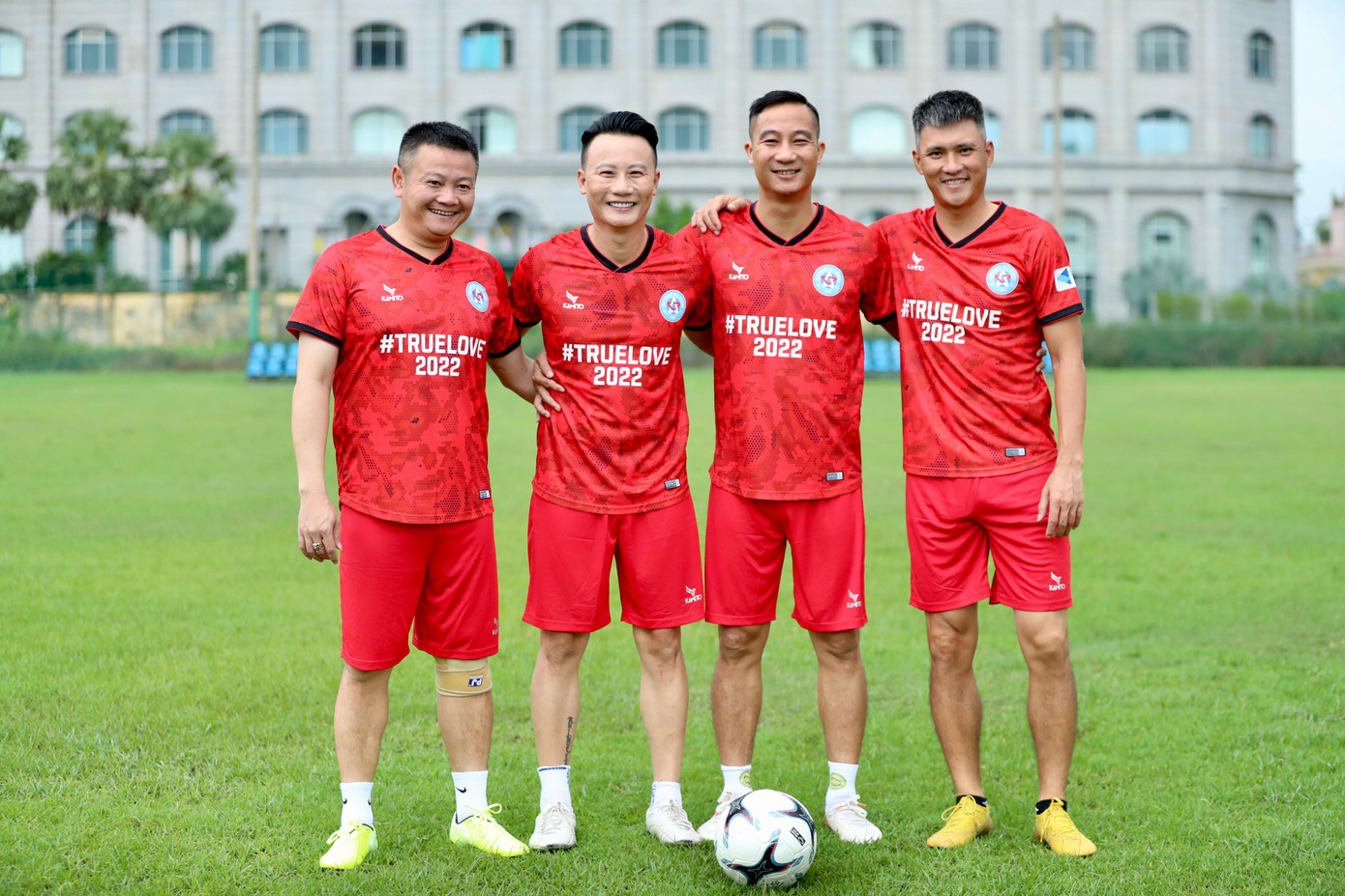 Những gương mặt quen thuộc với người hâm mộ Việt Nam đã có dịp chung màu cờ sắc áo.