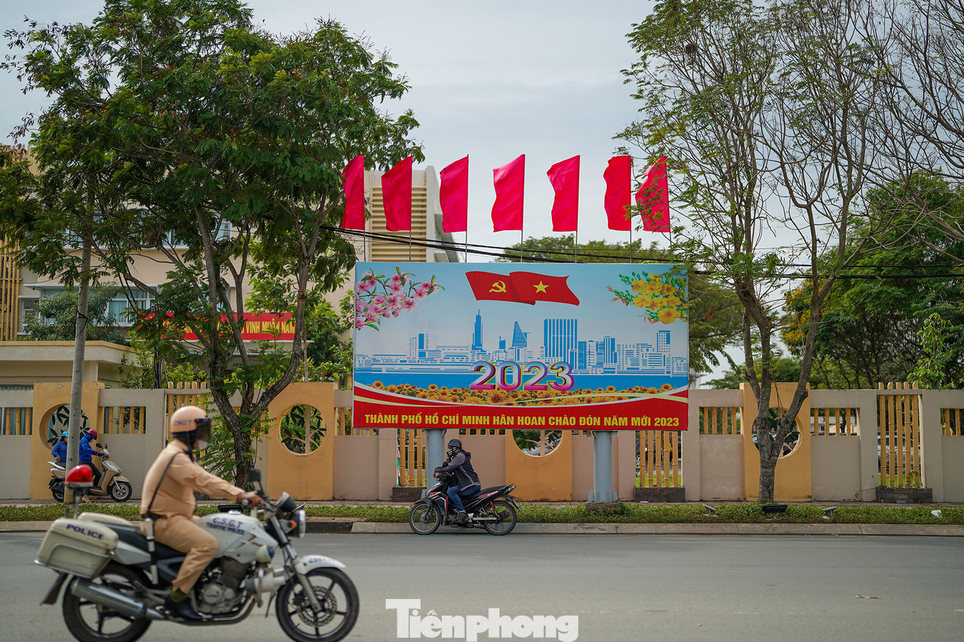 TPHCM đã tổ chức Lễ Công bố Quyết định của Thủ tướng Chính phủ về công nhận huyện Bình Chánh (TPHCM) đạt chuẩn nông thôn mới và đón nhận Huân chương Lao động hạng 3.