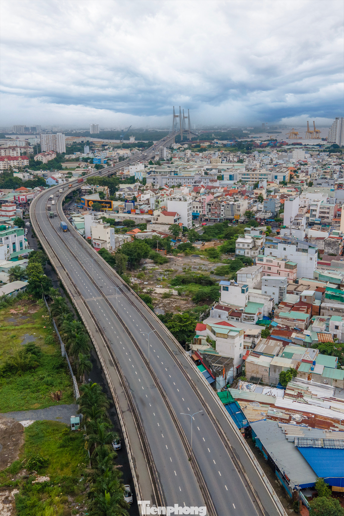 Theo kết luận của Kiểm toán Nhà nước, dự án Xây dựng đường dẫn kết nối cầu Phú Mỹ do Công ty CP Đầu tư xây dựng Phú Mỹ (Công ty PMC) làm nhà đầu tư đã có một số sai phạm, buộc phải nộp lại hơn 350 tỷ đồng cho Nhà nước.