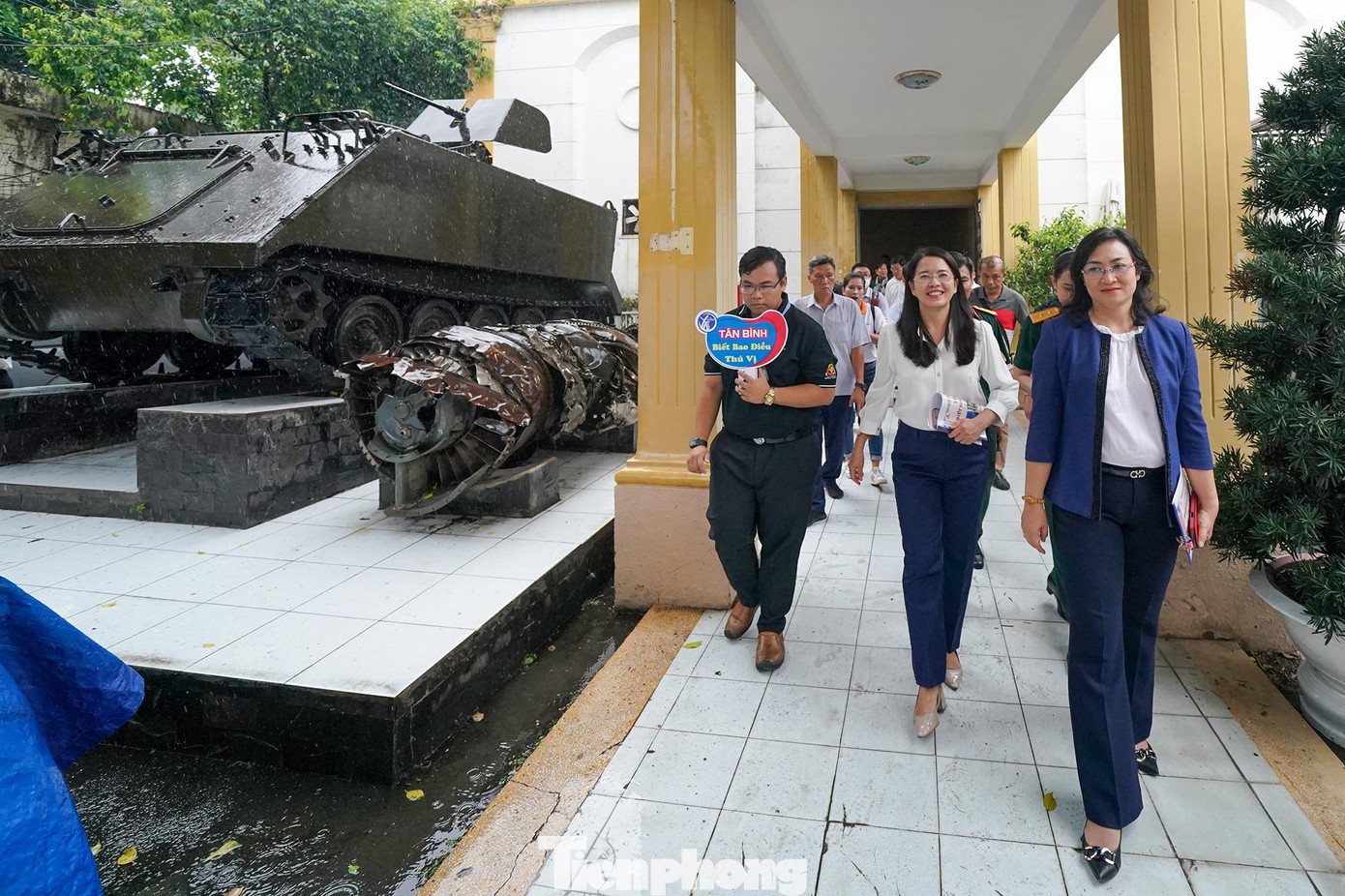 Bảo tàng lực lượng vũ trang miền Đông Nam Bộ tiền thân là Ban bảo tàng, được thành lập vào đầu tháng 2/1988. Bảo tàng có tổng diện tích 22.000 m2 trưng bày nhiều chuyên đề về lực lượng vũ trang Quân khu 7 trong 2 cuộc kháng chiến chống Pháp và chống Mỹ cùng các bộ sưu tập với hơn 16 vạn hiện vật.