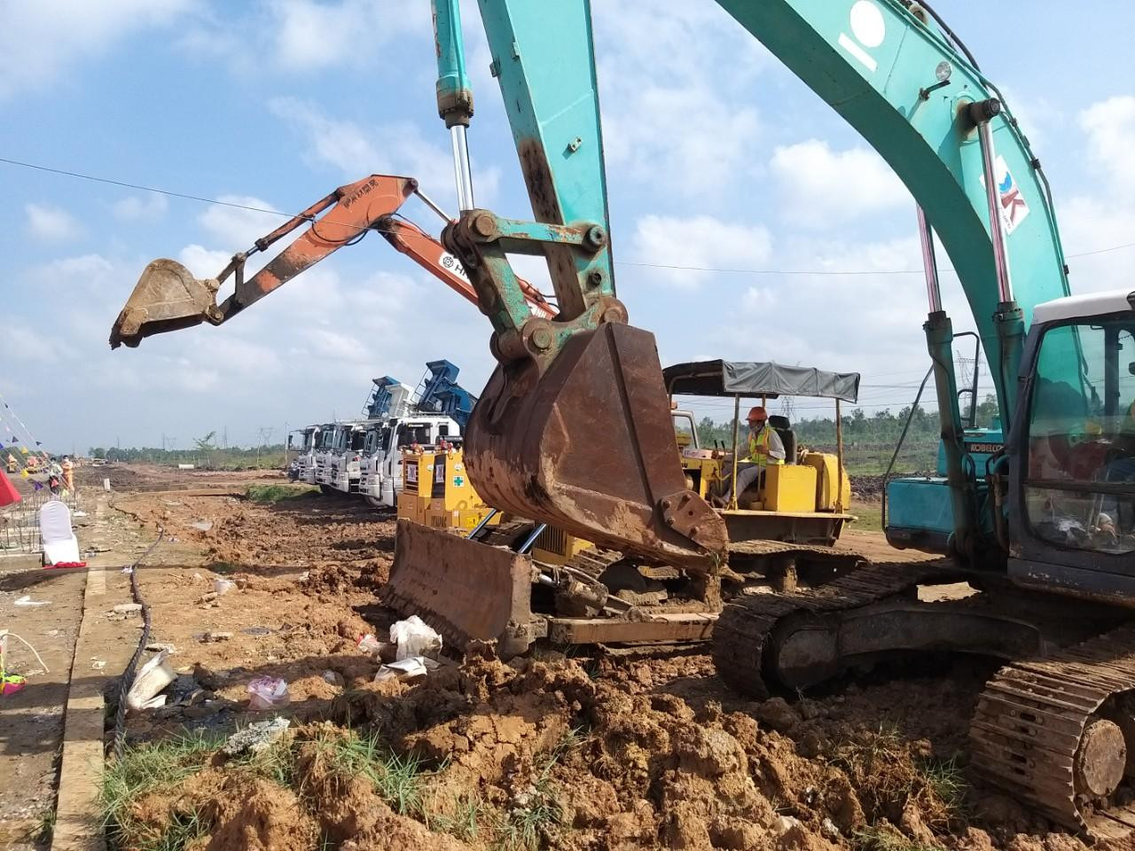 Long An đã khởi công đường trục kết nối TPHCM – Long An và các tỉnh Đông – Tây Nam Bộ vào ngày 26/12. (Ảnh: L.L) Long An đã khởi công đường trục kết nối TPHCM – Long An và các tỉnh Đông – Tây Nam Bộ vào ngày 26/12. (Ảnh: L.L)