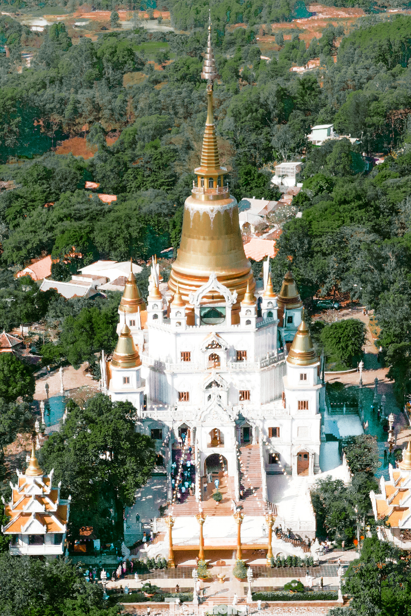 Chùa Bửu Long nằm giữa đồi núi thiên nhiên thoáng đãng, hòa mình với cây cối cùng với lối kiến trúc vô cùng độc đáo...luôn là một trong những điểm đến hấp dẫn đối với nhiều du khách