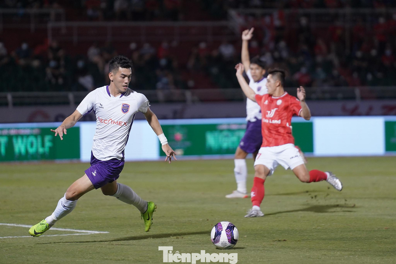 Hiệp 1 trận đấu, Becamex Bình Dương có nhiều pha ép sân đội chủ nhà. Hiệp 1 trận đấu, Becamex Bình Dương có nhiều pha ép sân đội chủ nhà.