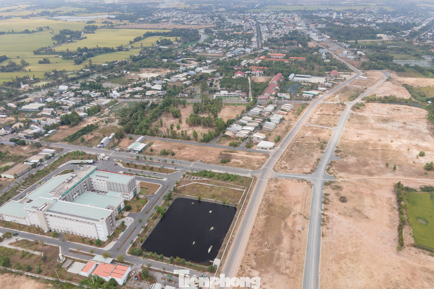 Hệ thống giao thông chưa hoàn thiện khu vực phía trong của khu đô thị sân bay.