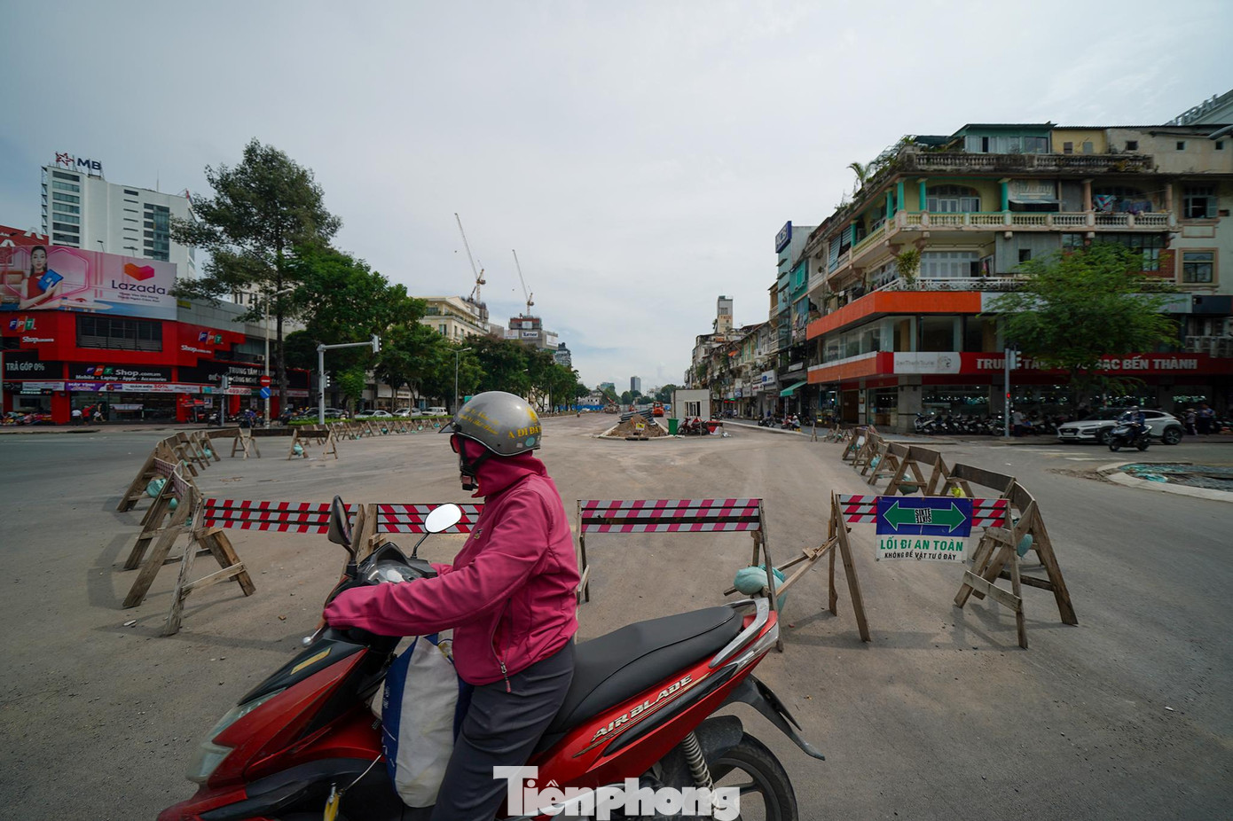 Góc nhìn từ đoạn giao Nam Kỳ Khởi Nghĩa - Nguyễn Trung Trực - Lê Lợi nhìn về phía chợ Bến Thành.