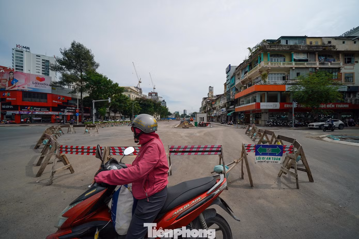 Góc nhìn từ đoạn giao Nam Kỳ Khởi Nghĩa - Nguyễn Trung Trực - Lê Lợi nhìn về phía chợ Bến Thành.