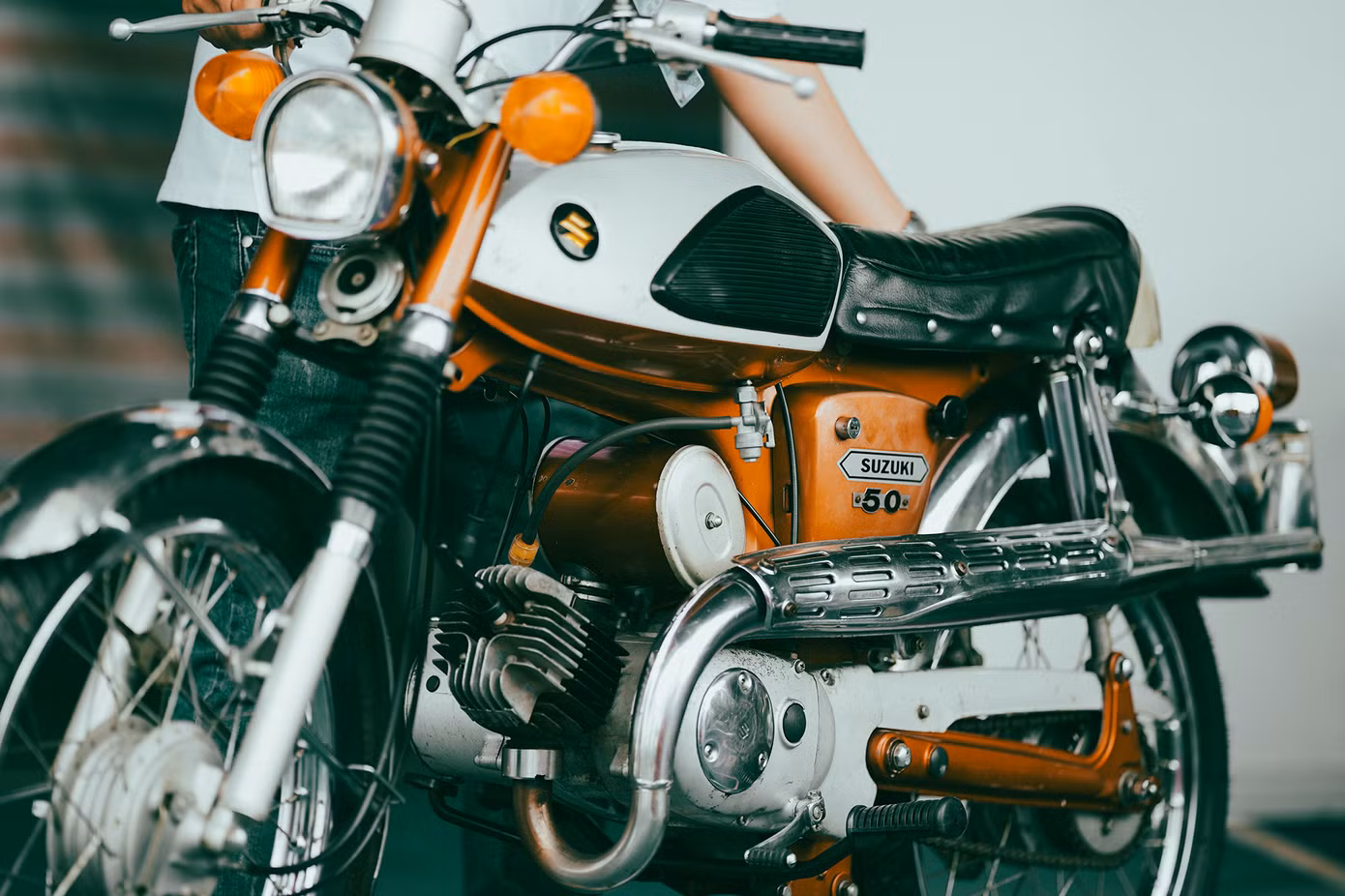 Suzuki Sport AS50 (khoảng 1968) là một trong những mẫu xe nổi bật nhất mang tên "Sport" ở phân khúc 50cc của Suzuki. AS50 được thiết kế để phục vụ giới trẻ và những người mới làm quen với xe máy. Xe có phuộc trước ống lồng, phanh trống trước/sau, khung thép cơ bản. AS50 xuất hiện vào thập niên 1960, góp phần vào thành công của Suzuki trong phân khúc xe phân khối nhỏ.
