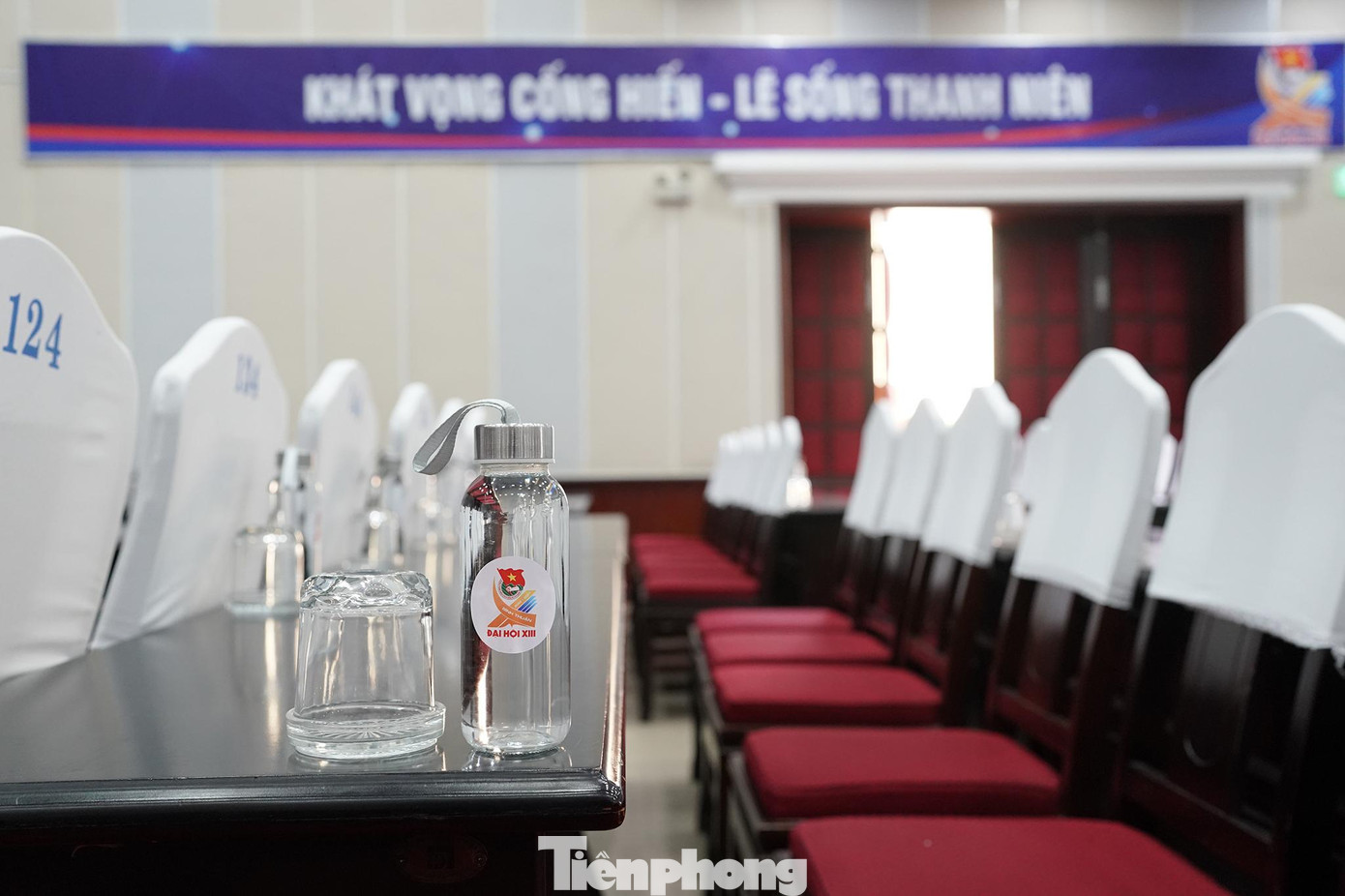 Thực hiện sống xanh, tỉnh Bình Thuận triển không dùng rác thải nhựa trong hội nghị. Thực hiện sống xanh, tỉnh Bình Thuận triển không dùng rác thải nhựa trong hội nghị.