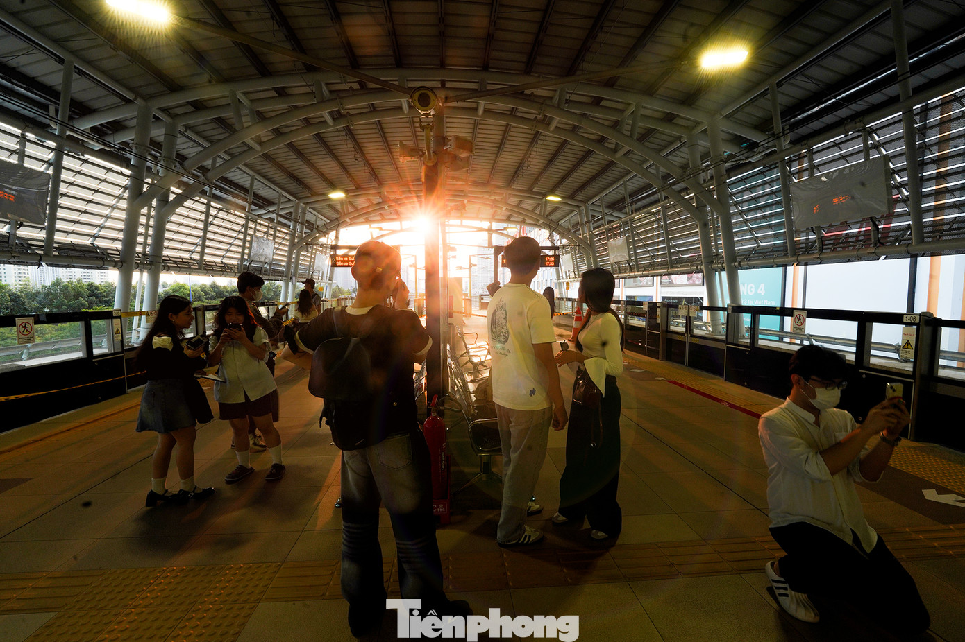 Nơi tập trung đông các bạn trẻ đến săn ảnh nhất là ga An Phú (TP Thủ Đức).