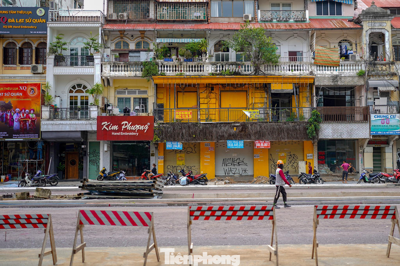 Nhiều hộ kinh doanh trả mặt bằng vì không trụ nổi khi vừa vướng rào chắn vừa đại dịch COVID-19.