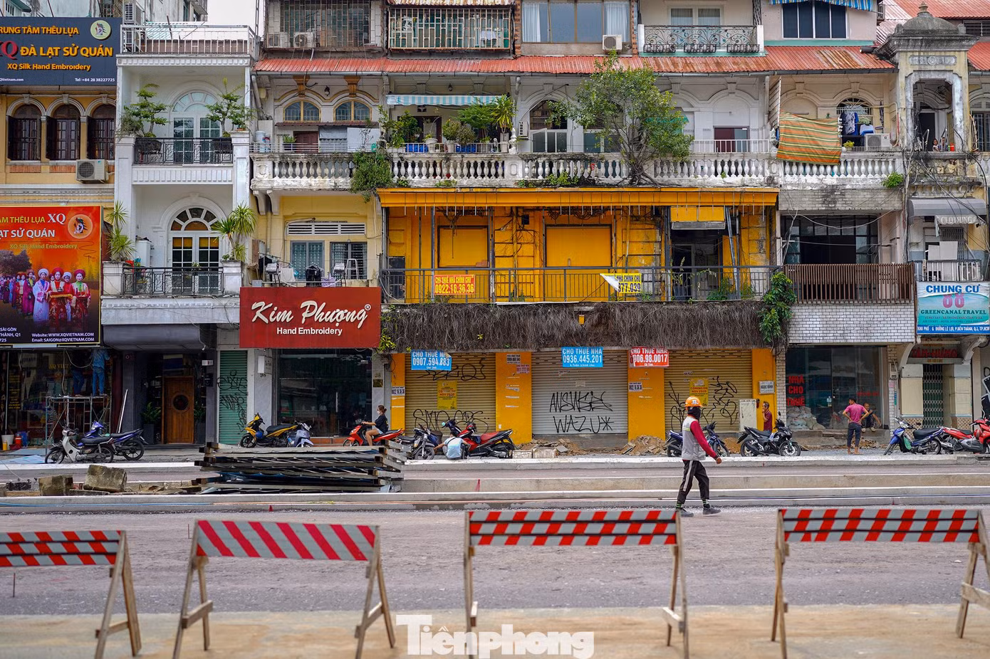 Nhiều hộ kinh doanh trả mặt bằng vì không trụ nổi khi vừa vướng rào chắn vừa đại dịch COVID-19.