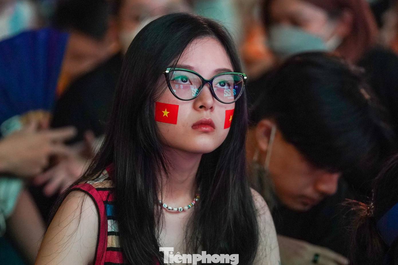 Thoáng ngẩn ngơ ở phút 56 khi Việt Nam bị thủng lưới. Đối thủ đưa bóng vào khung thành U23 Việt Nam sau tình huống dàn xếp đá phạt ở phút 56. Dù vậy, cầu thủ Timor-Leste rơi vào thế việt vị và bàn thắng không được công nhận. Thoáng ngẩn ngơ ở phút 56 khi Việt Nam bị thủng lưới. Đối thủ đưa bóng vào khung thành U23 Việt Nam sau tình huống dàn xếp đá phạt ở phút 56. Dù vậy, cầu thủ Timor-Leste rơi vào thế việt vị và bàn thắng không được công nhận.