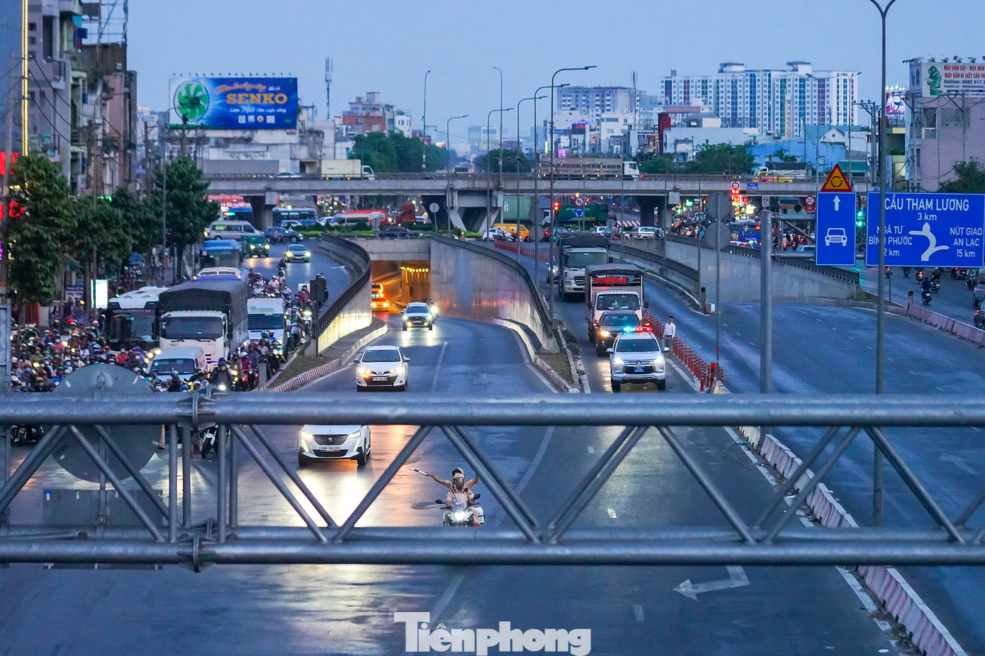 Đặt tên đường Lê Đức Anh cho đoạn Quốc lộ 1, từ nút giao thông An Sương đến vòng xoay An Lạc, thuộc địa bàn quận 12, huyện Hóc Môn, quận Bình Tân. Tuyến đường có chiều dài 14.250m, lộ giới 120m.