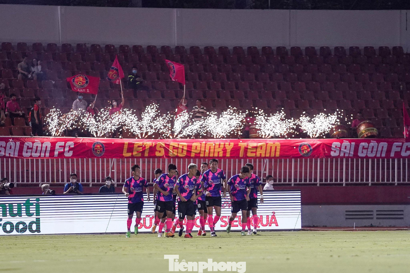 Với chiến thắng này, CLB Sài Gòn sẽ tiếp đón CLB Hoàng Anh Gia Lai trên sân Pleiku tại Tứ kết Cup Quốc gia 2022. Sau lượt trận vòng 1/8, các giải bóng đá chuyên nghiệp sẽ tạm nghỉ để nhường chỗ cho SEA Game 31 diễn ra. Với chiến thắng này, CLB Sài Gòn sẽ tiếp đón CLB Hoàng Anh Gia Lai trên sân Pleiku tại Tứ kết Cup Quốc gia 2022. Sau lượt trận vòng 1/8, các giải bóng đá chuyên nghiệp sẽ tạm nghỉ để nhường chỗ cho SEA Game 31 diễn ra.