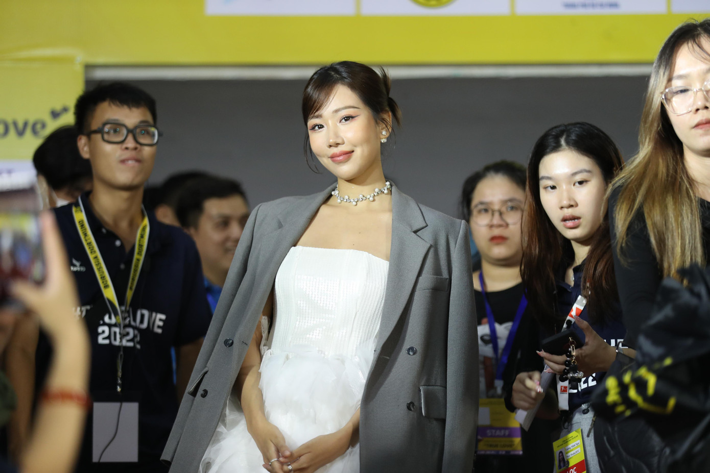 Nữ ca sĩ Min xuất hiện nổi bật tại chương trình. Nữ ca sĩ Min xuất hiện nổi bật tại chương trình.