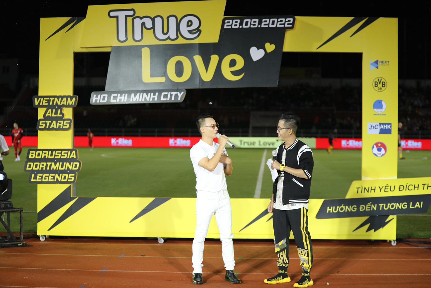 Hoàng Bách xúc động chia sẻ cảm xúc khi tham gia chương trình. Hoàng Bách xúc động chia sẻ cảm xúc khi tham gia chương trình.