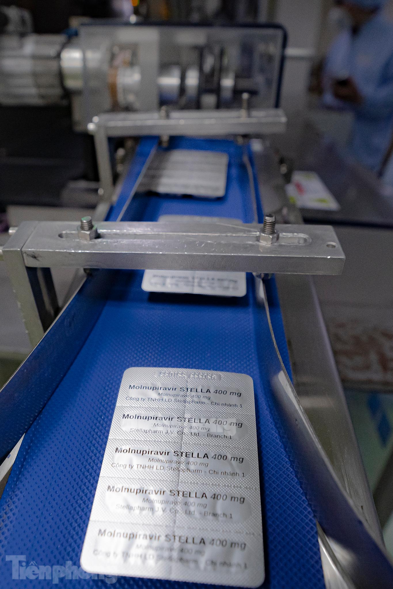 Từ khi chính thức được Bộ Y tế cấp phép đến nay, công ty đã chuẩn bị sẵn sàng về nguyên liệu, đang khẩn trương đẩy mạnh công tác sản xuất những lô hàng đầu tiên để cung ứng Molnupiravir ra thị trường phục vụ người bệnh.