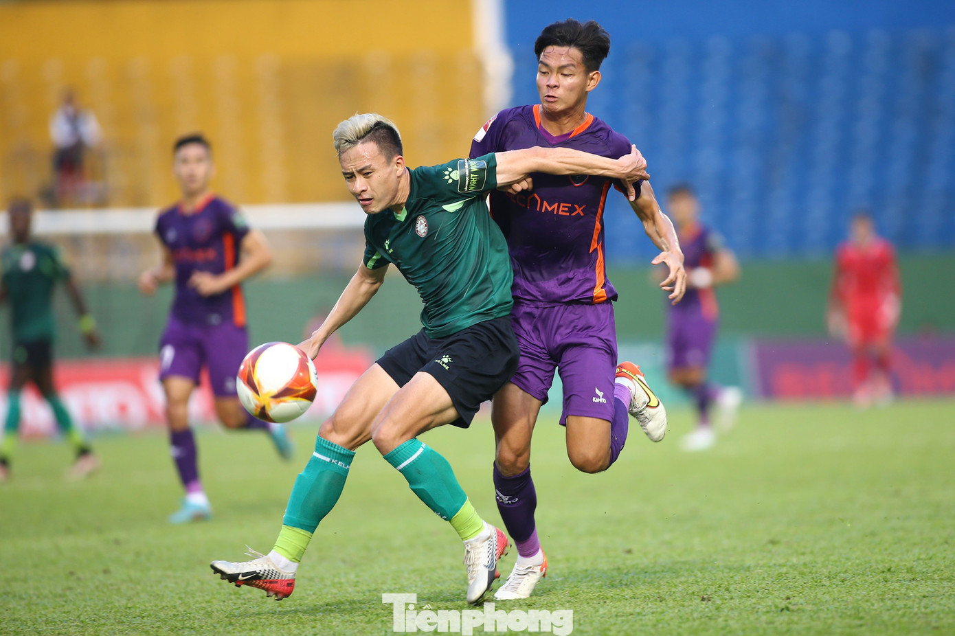 Được chơi trên sân nhà Gò Đậu, thầy trò HLV Lư Đình Tuấn được đánh giá cao hơn, nhưng CLB TPHCM cho thấy khi bị dồn vào chân tường, họ không dễ bị đánh bại.