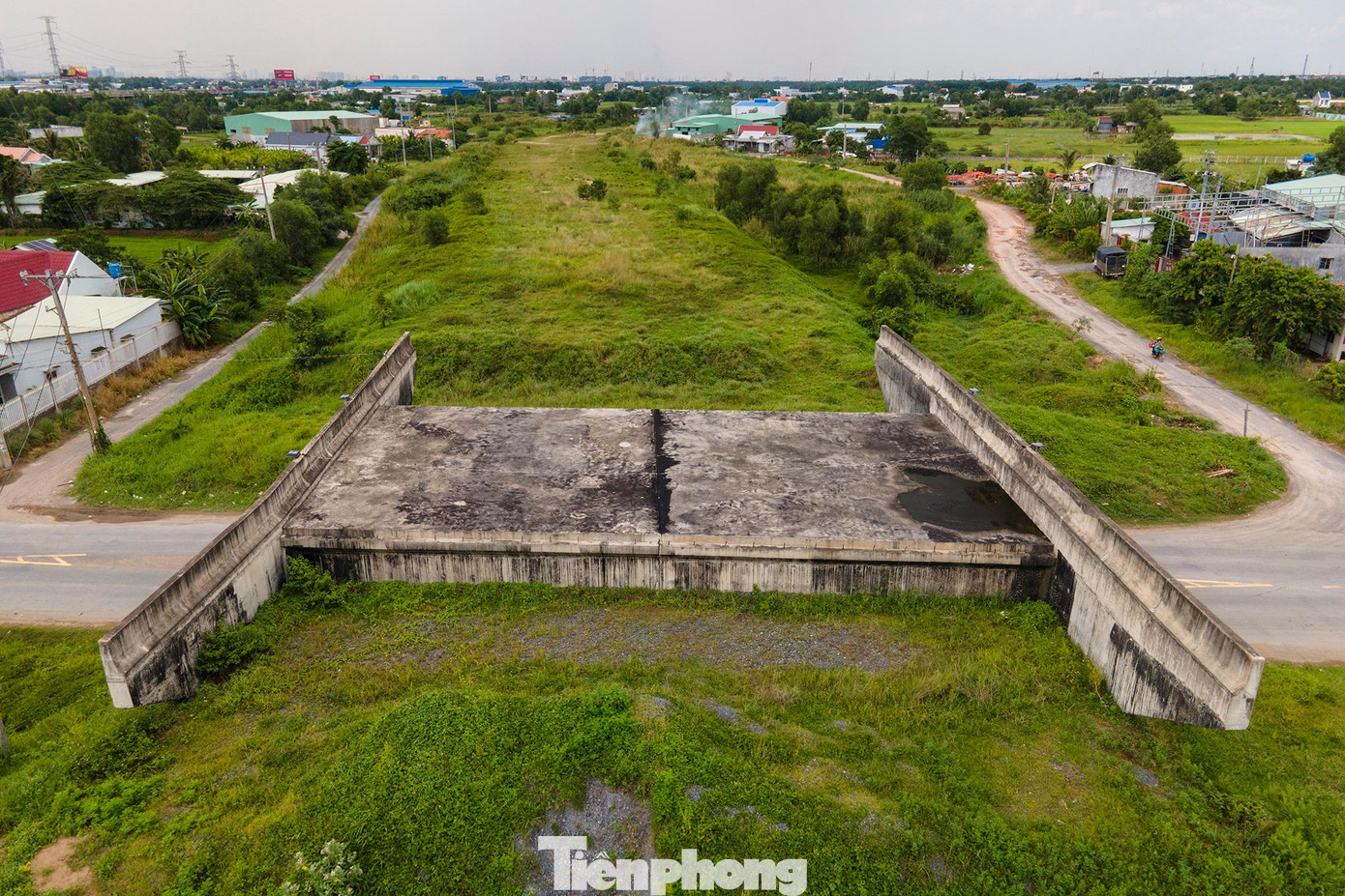 Bệ đỡ vượt đường dân sinh Mỹ Yên - Tân Bửu phủ màu thời gian.