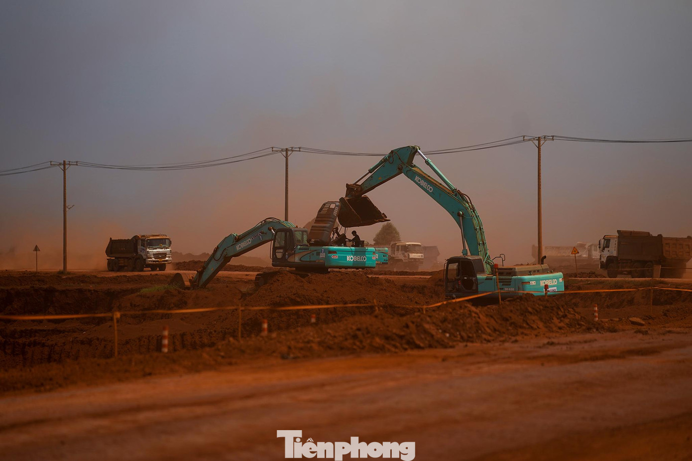 Tỉnh Đồng Nai sẽ quy hoạch đất đai cho từng khu vực xung quanh sân bay và tạo mọi điều kiện thuận lợi để mời gọi các nhà đầu tư có năng lực, kinh nghiệm triển khai thực hiện các dự án. Tỉnh Đồng Nai sẽ quy hoạch đất đai cho từng khu vực xung quanh sân bay và tạo mọi điều kiện thuận lợi để mời gọi các nhà đầu tư có năng lực, kinh nghiệm triển khai thực hiện các dự án.