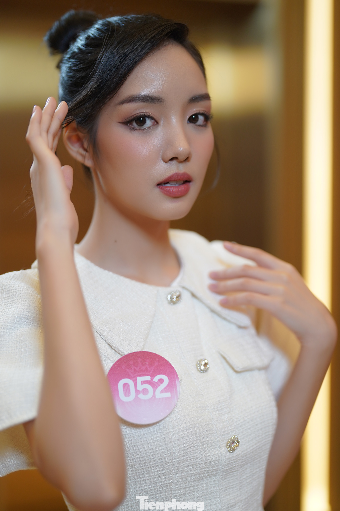 Lý giải việc mang giày cao gót ở vòng sơ khảo Hoa hậu Việt Nam dù đôi chân đang chấn thương, Mai Chi nói cô không muốn bỏ qua bất kỳ cơ hội nào tại cuộc thi. "Tôi chỉ biết cố gắng dù chân đang đau. Không ai ép buộc tôi làm điều đó nhưng tôi phải chuyên nghiệp nhất có thể", cô nói với Tiền Phong.