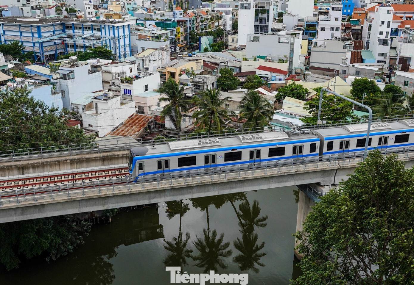 Theo Ban Quản lý đường sắt đô thị TPHCM, đây là sự kiện đánh dấu thêm một cột mốc mới trong quá trình triển khai dự án, tròn 1 năm kể từ ngày chạy thử đoàn tàu metro đầu tiên trong phạm vi depot Long Bình (TP Thủ Đức). Theo Ban Quản lý đường sắt đô thị TPHCM, đây là sự kiện đánh dấu thêm một cột mốc mới trong quá trình triển khai dự án, tròn 1 năm kể từ ngày chạy thử đoàn tàu metro đầu tiên trong phạm vi depot Long Bình (TP Thủ Đức).