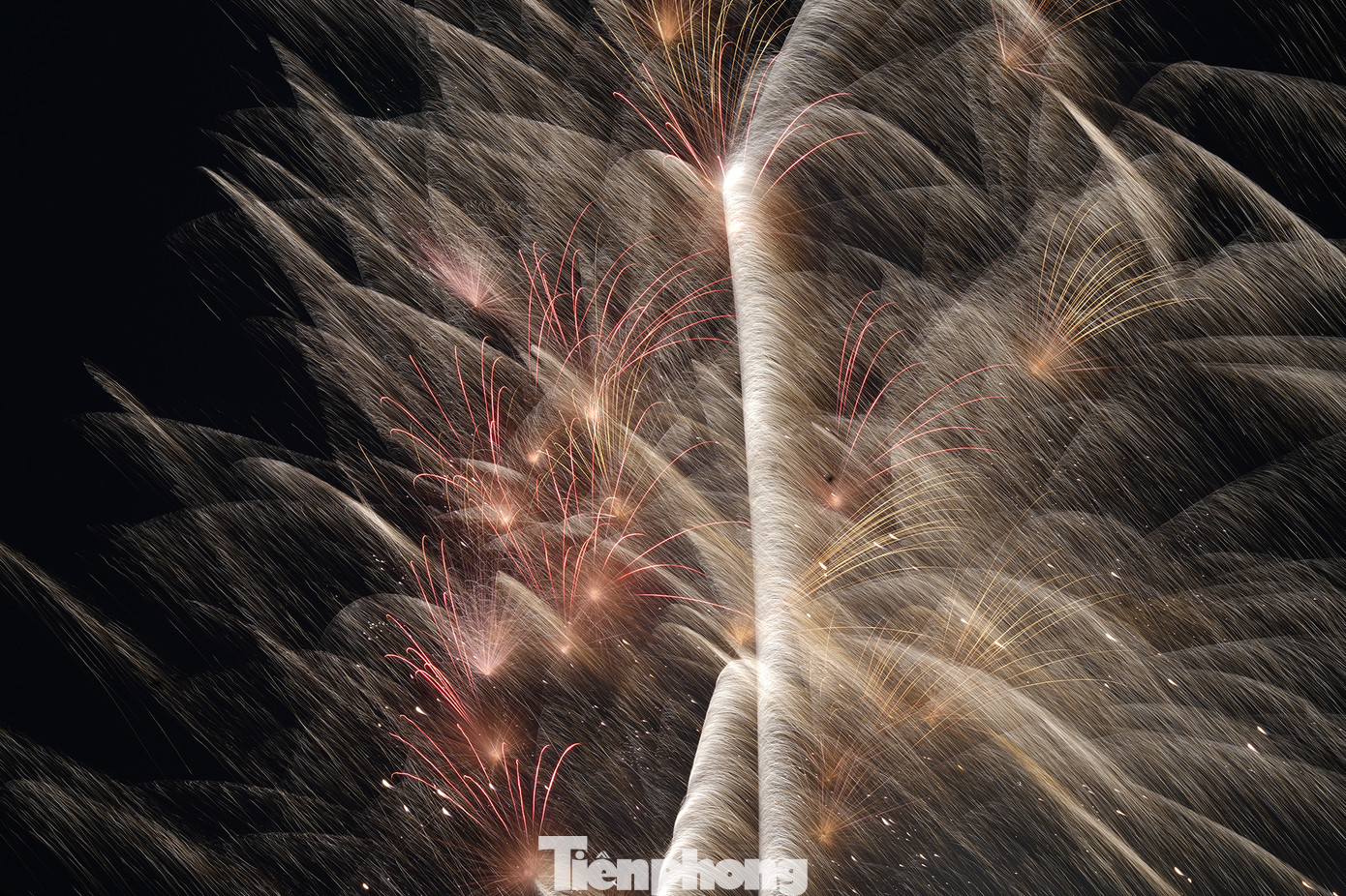 Năm nay, TPHCM có 13 điểm bắn pháo hoa tầm thấp và hai điểm pháo hoa tầm cao. Năm nay, TPHCM có 13 điểm bắn pháo hoa tầm thấp và hai điểm pháo hoa tầm cao.