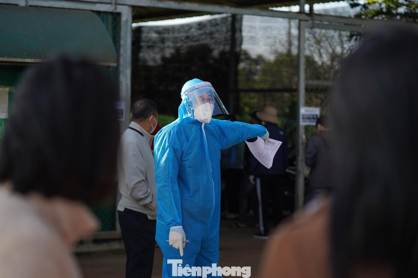 Trong trường hợp làm việc trực tiếp, cơ sở làm việc phải bố trí, thiết lập khu vực làm việc dành riêng cho các trường hợp là F1.