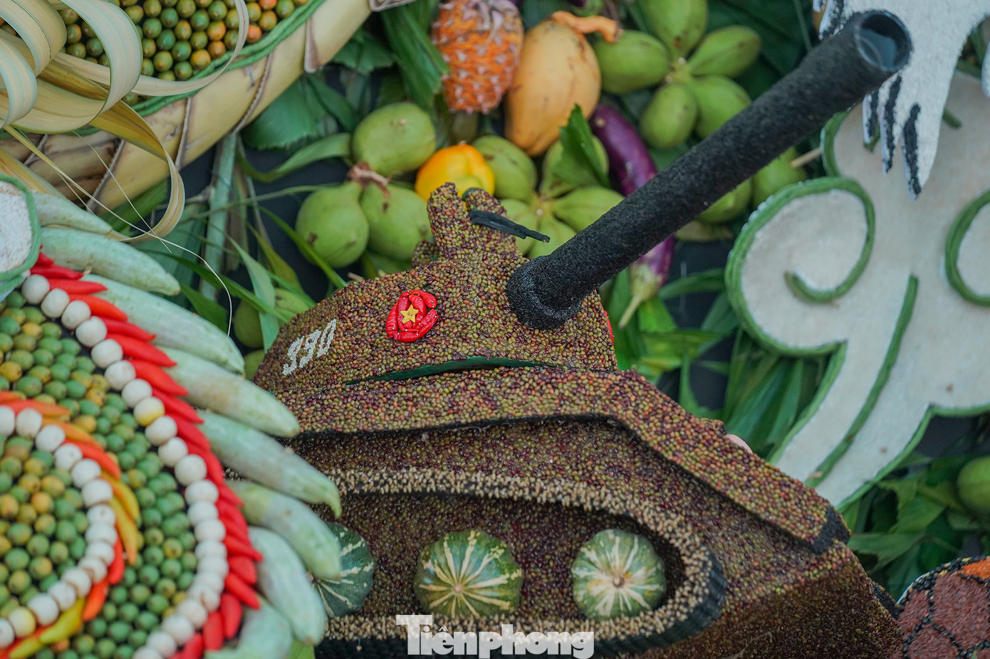 Hình ảnh thú vị về hiện vật lịch sử, chiếc xe tăng 390 húc đổ cổng dinh Độc Lập trong ngày 30/4/1975.