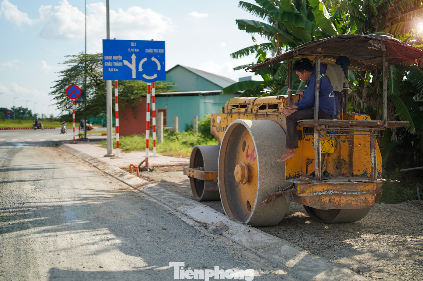Các gói thầu còn lại đang gấp rút thi công và đạt tiến độ khá tốt như: đoạn từ đường Nguyễn Văn Quá đến Quốc lộ 1 đã thi công hoàn thành 95% khối lượng; đoạn từ đường ĐT.827A đến ĐT.827B đang thi công, giá trị thực hiện đạt 64,63%; cầu bắc qua sông Vàm Cỏ Tây giá trị thực hiện đạt 75,58%...