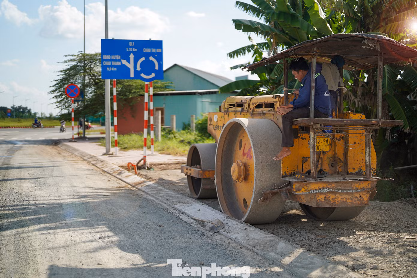 Các gói thầu còn lại đang gấp rút thi công và đạt tiến độ khá tốt như: đoạn từ đường Nguyễn Văn Quá đến Quốc lộ 1 đã thi công hoàn thành 95% khối lượng; đoạn từ đường ĐT.827A đến ĐT.827B đang thi công, giá trị thực hiện đạt 64,63%; cầu bắc qua sông Vàm Cỏ Tây giá trị thực hiện đạt 75,58%...
