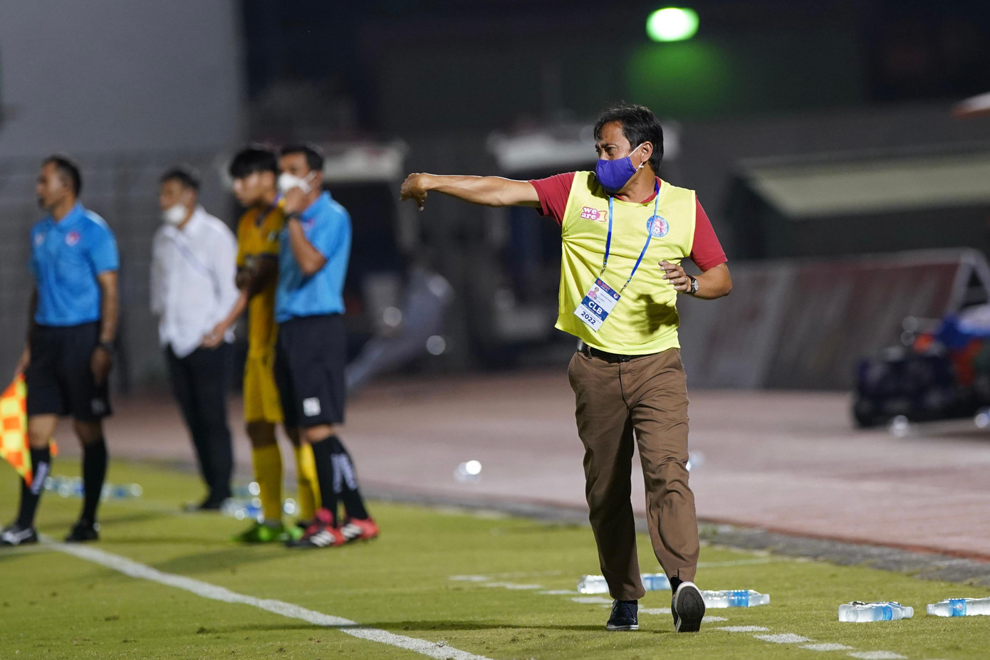 HLV Phùng Thanh Phương chỉ đạo liên tục khi tiếp đối thủ khá mạnh là SLNA đang có phong độ tốt. HLV Phùng Thanh Phương chỉ đạo liên tục khi tiếp đối thủ khá mạnh là SLNA đang có phong độ tốt.