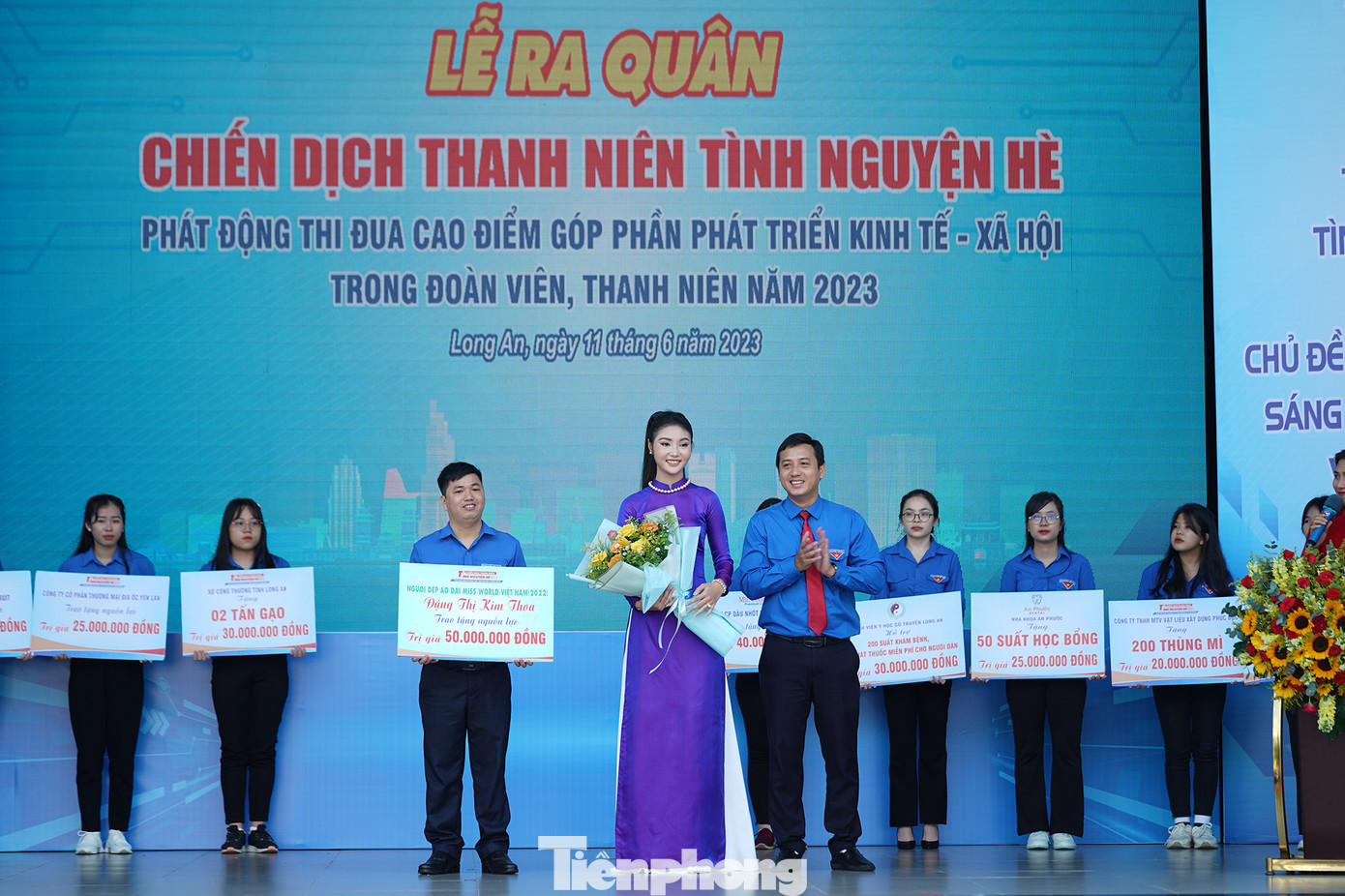 Đại sứ Kim Thoa góp 50 triệu đồng, tiếp thêm nguồn lực cho chiến dịch. Đại sứ Kim Thoa góp 50 triệu đồng, tiếp thêm nguồn lực cho chiến dịch.