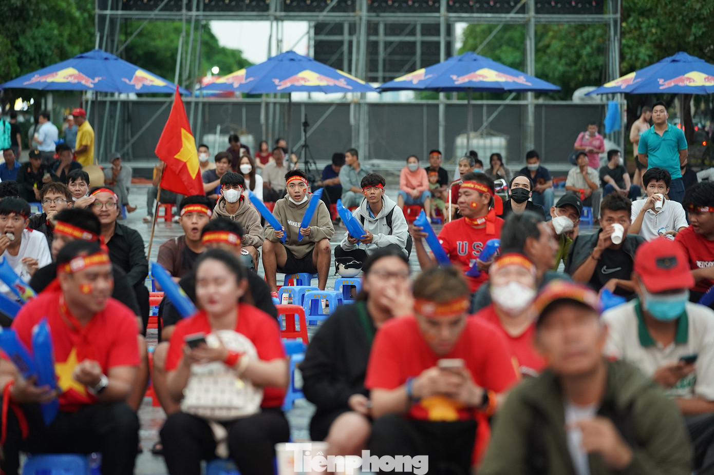 Tuy kỳ Seagame 32 này, U22 Việt Nam thi đấu không thành công khi bại trước Indonesia trong trận bán kết, không thể bảo vệ ngôi vương môn bóng đá nam. Tuy kỳ Seagame 32 này, U22 Việt Nam thi đấu không thành công khi bại trước Indonesia trong trận bán kết, không thể bảo vệ ngôi vương môn bóng đá nam.