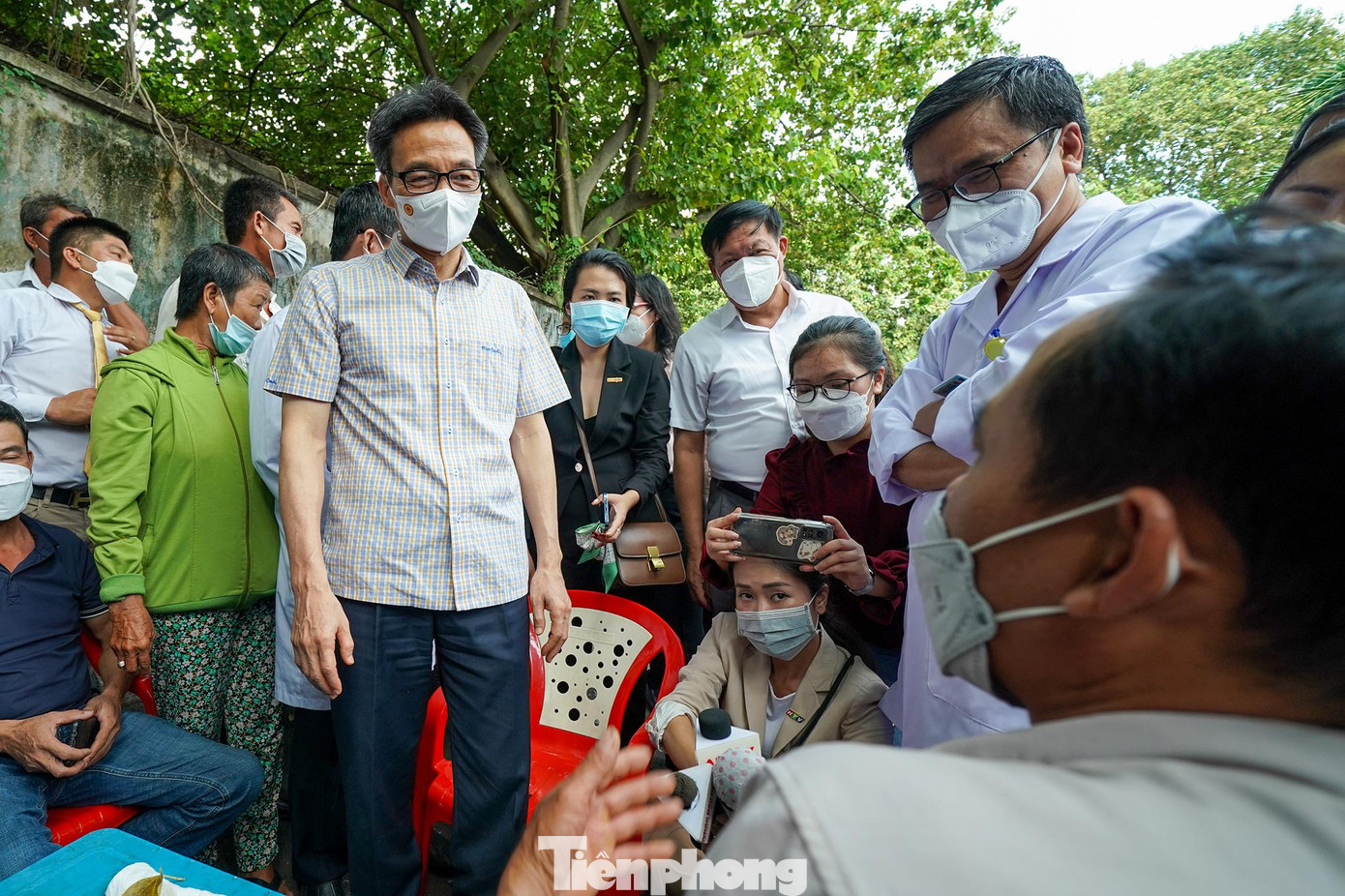 Theo báo cáo nhanh của Sở Y tế TPHCM, từ đầu năm đến nay trên địa bàn đã có 10 ca tử vong vì dịch SXH với gần 21.000 trường hợp mắc bệnh. Nhiều quận, huyện trên địa bàn đang có tỷ lệ ca mắc SXH cao; nguy cơ dịch bùng phát trong cộng đồng ở mức báo động nếu không có giải pháp ngăn chặn, xử lý kịp thời.