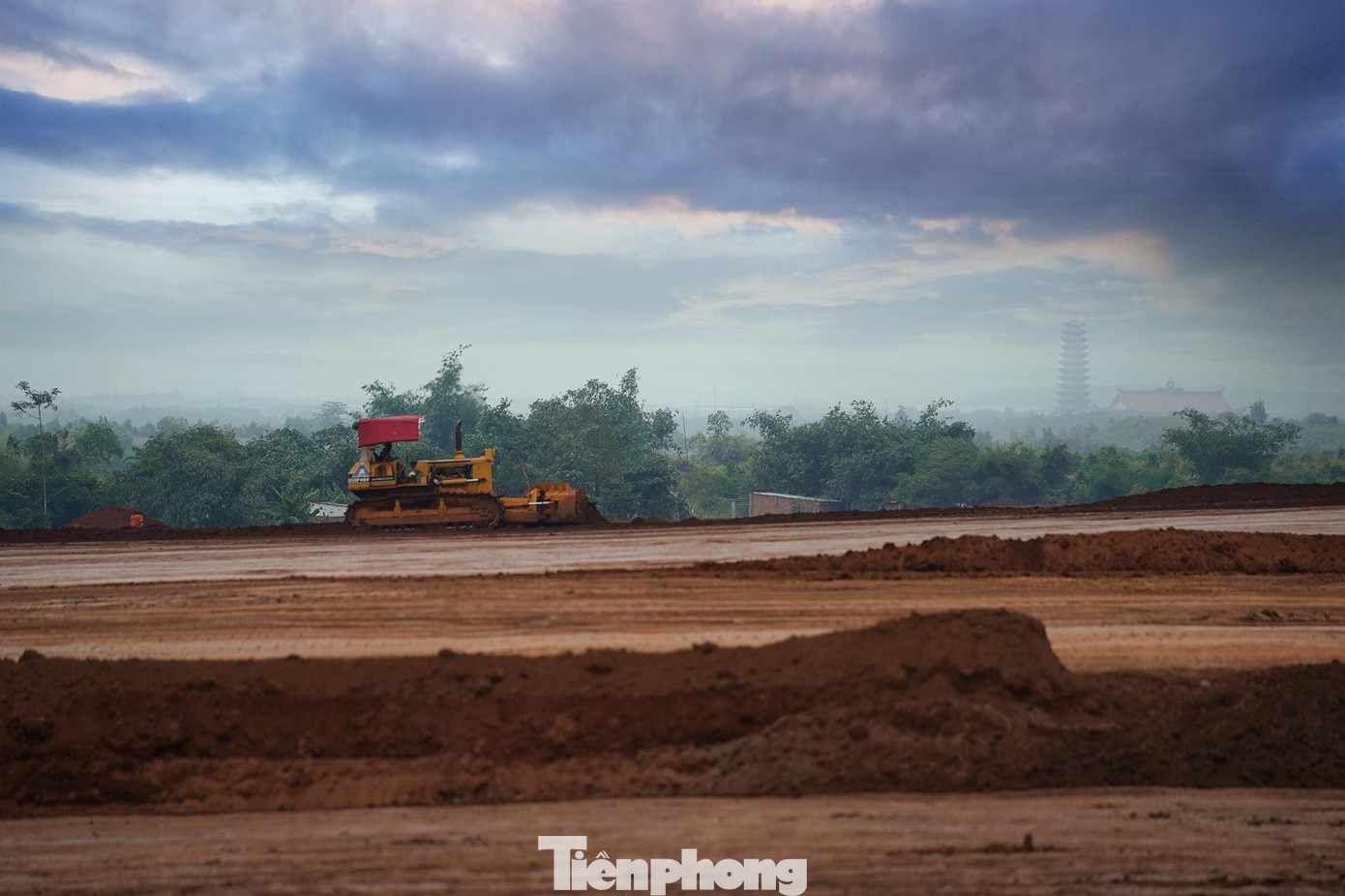 Mới đây, thiết kế nhà ga hành khách sân bay Long Thành sẽ có điều chỉnh một số nội dung trong hồ sơ thiết kế kỹ thuật so với hồ sơ thiết kế cơ sở đã được duyệt. Nội dung này đã được Cục Hàng không Việt Nam cho ý kiến vẫn nằm trong phạm vi cho phép và không ảnh hưởng đến tĩnh không. Mới đây, thiết kế nhà ga hành khách sân bay Long Thành sẽ có điều chỉnh một số nội dung trong hồ sơ thiết kế kỹ thuật so với hồ sơ thiết kế cơ sở đã được duyệt. Nội dung này đã được Cục Hàng không Việt Nam cho ý kiến vẫn nằm trong phạm vi cho phép và không ảnh hưởng đến tĩnh không.