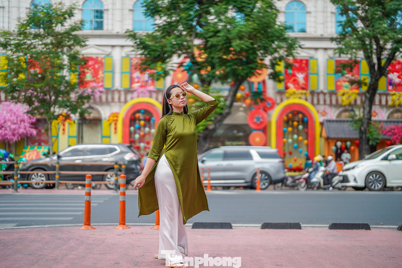 Một góc ảnh lạ ngay phía sau nhà thờ Đức Bà.